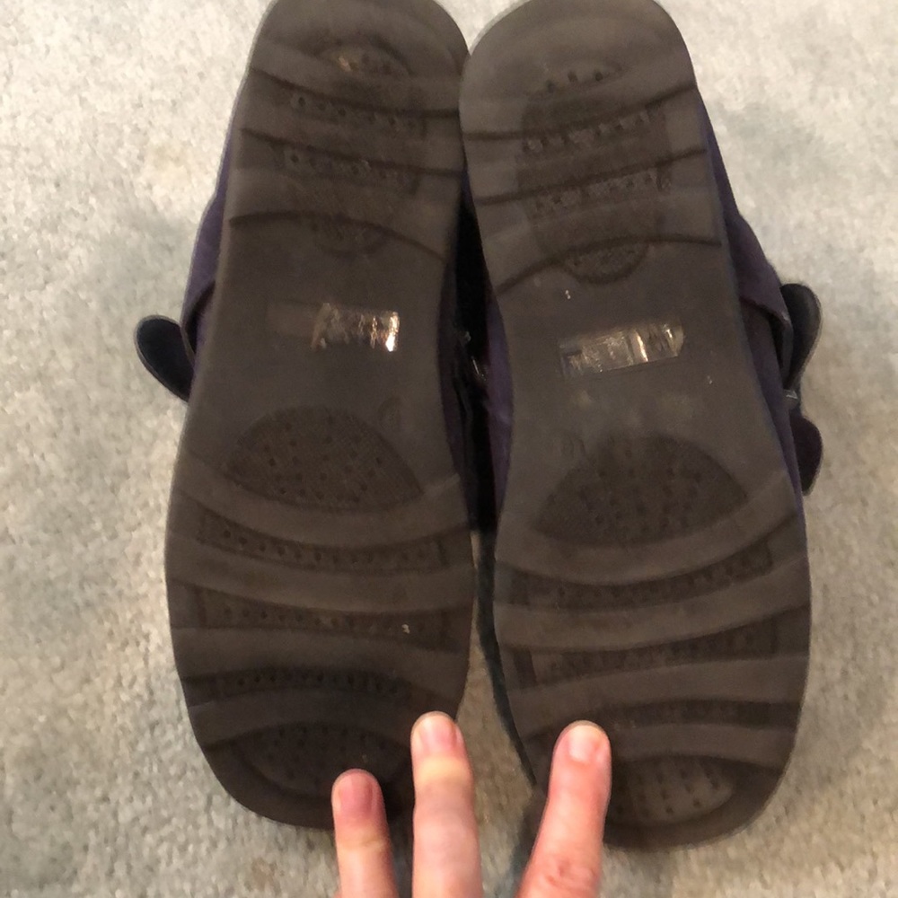 Refresh navy booties, size 8. - Picture 6 of 6